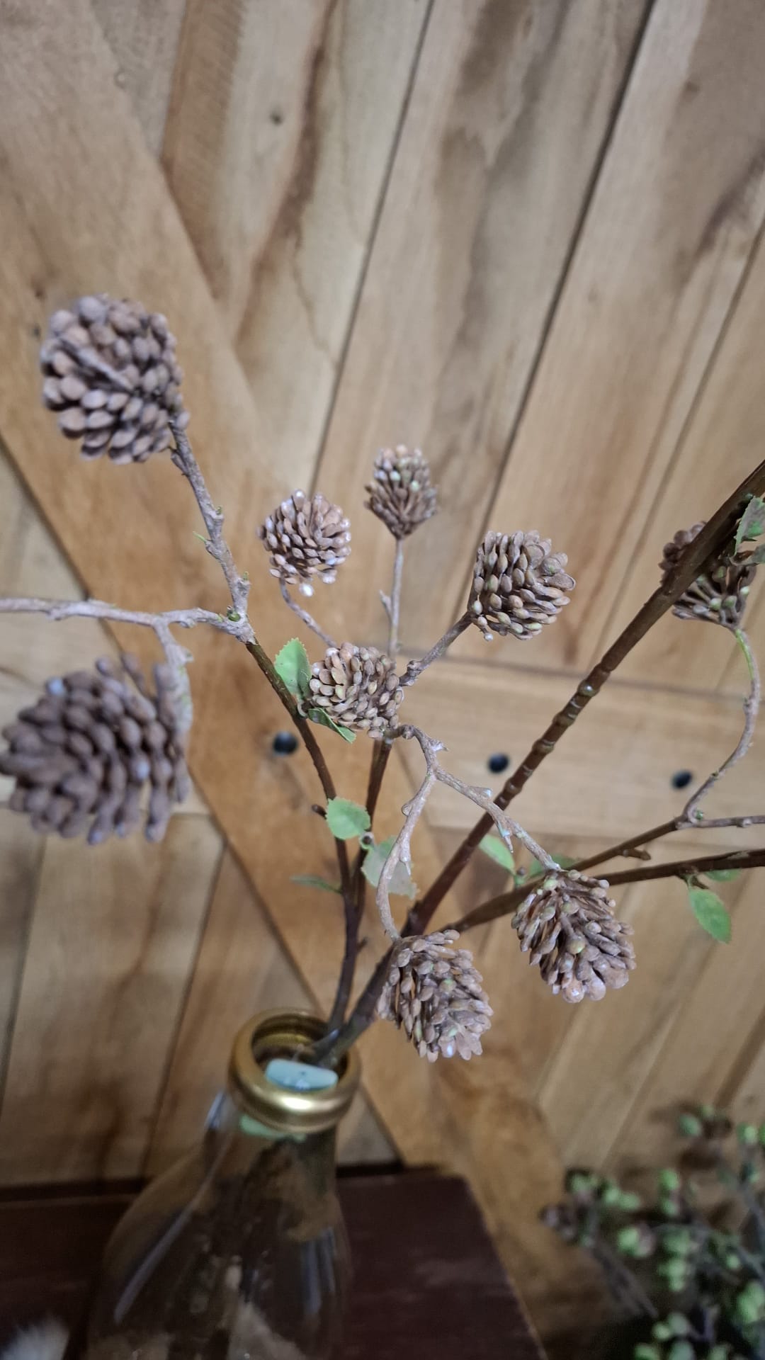 Twig with Cedercones Autumn bruin kunsttak 80 cm; exclusief vaas