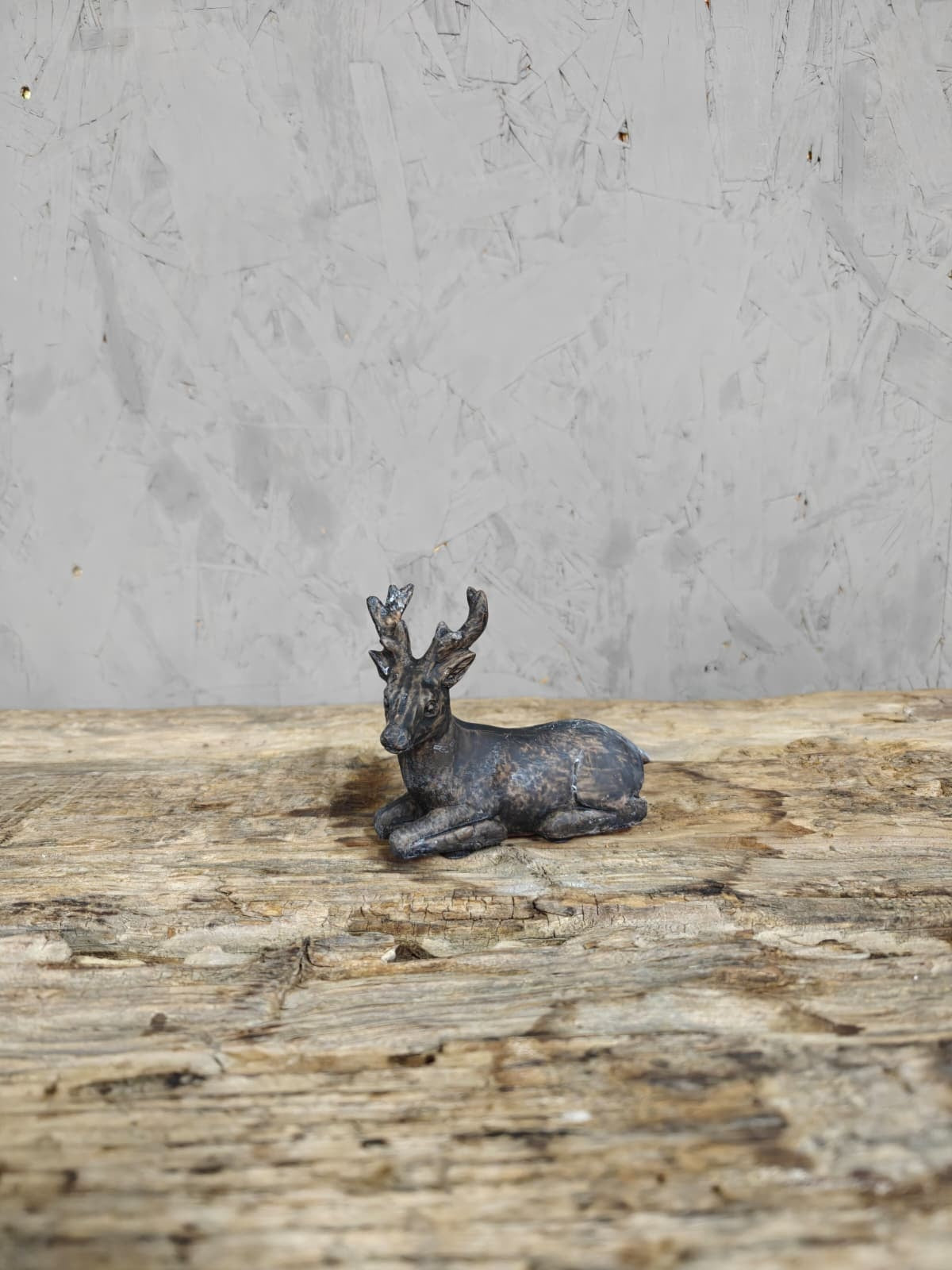 Decoratiebeeld Hert Liggend – Stoer en Sfeervol