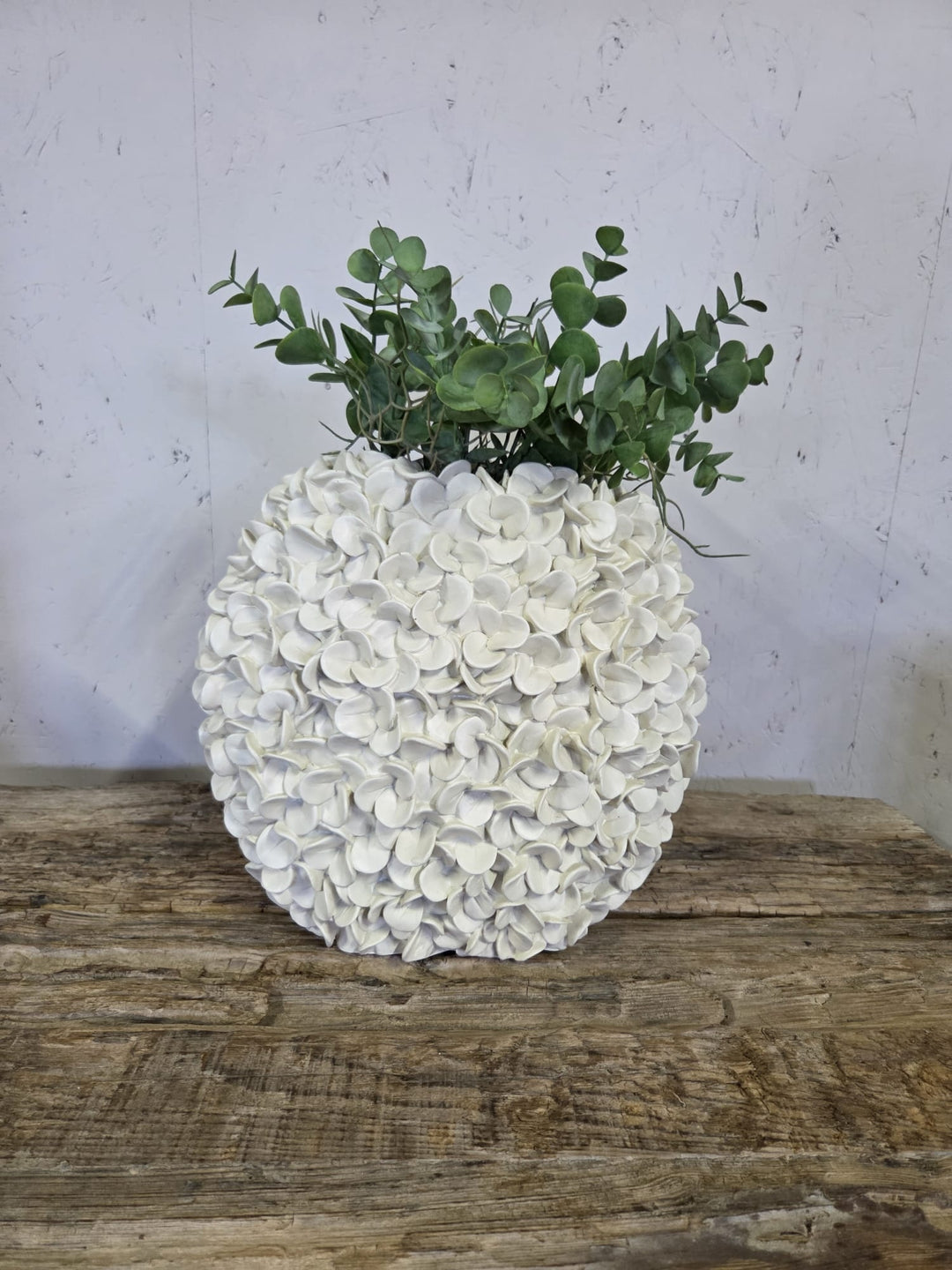Decoratieve Bloem Vaas Wit – Reliëf – 30 × 16 × 28 cm