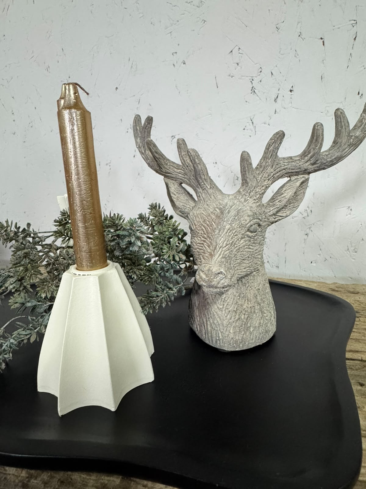 Decoratieve hertenkop grijs beige met gewei – 21 cm