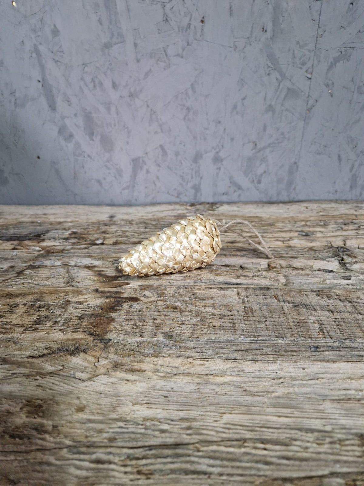 Kerstbal cone grass