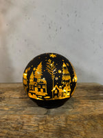 Verlichte zwarte kerstbol met winterdorp 15,5 cm