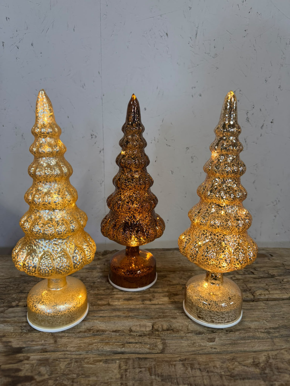 Drie uitvoeringen verlichte kerstboom gemêleerd
